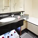 Hotel The 4*