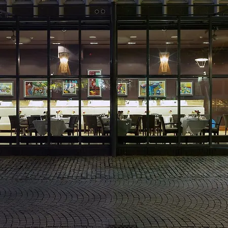 Hotel The 4*