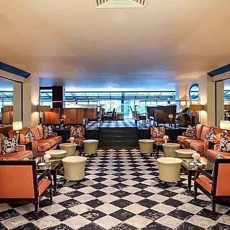 Hotel The 4*