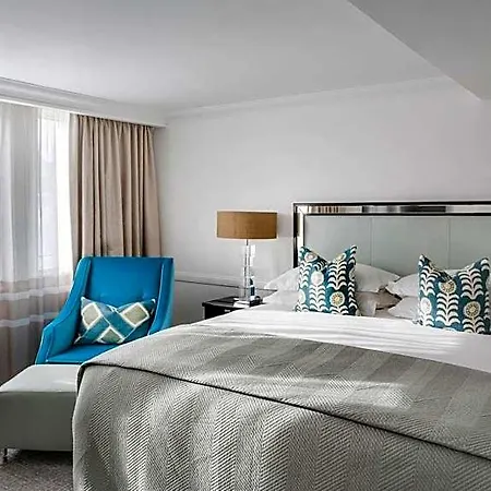 Hotel The 4*