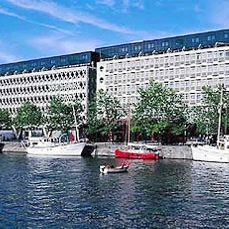 Hotel The 4*